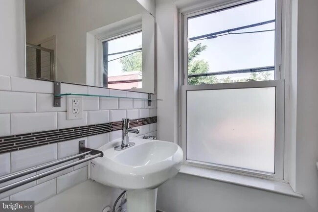 Foto del edificio - 1534 6th St NW