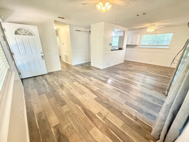 Foto del edificio - 22675 Lakeway Harbor Dr