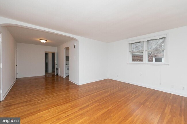 Building Photo - 447 W Ellet St