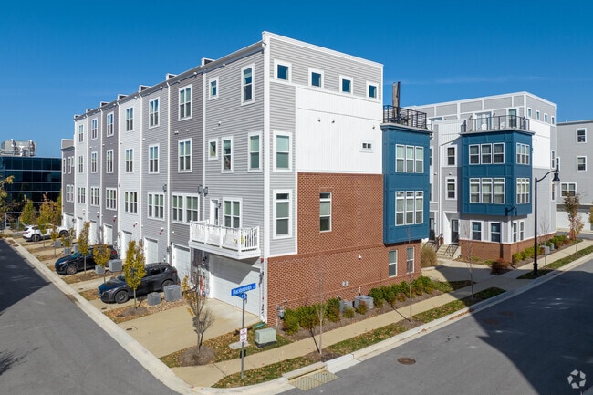 Building Photo - Admirals Square Condominium Homes