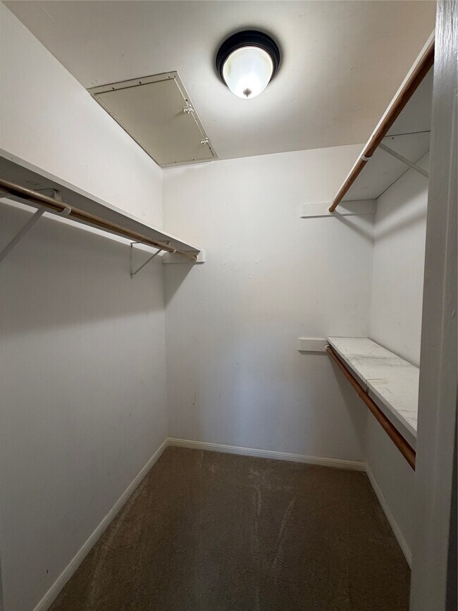 Building Photo - 12755 Mill Ridge Dr