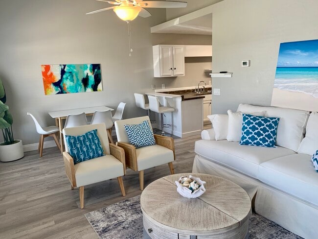 Building Photo - 5711 Beach Dr