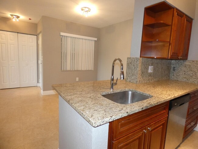 Photo - 2841 N Oakland Forest Dr Townhome