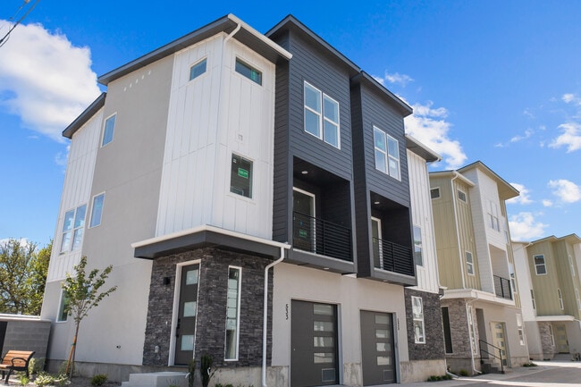 Building Photo - 525 E Violets Cv Ln