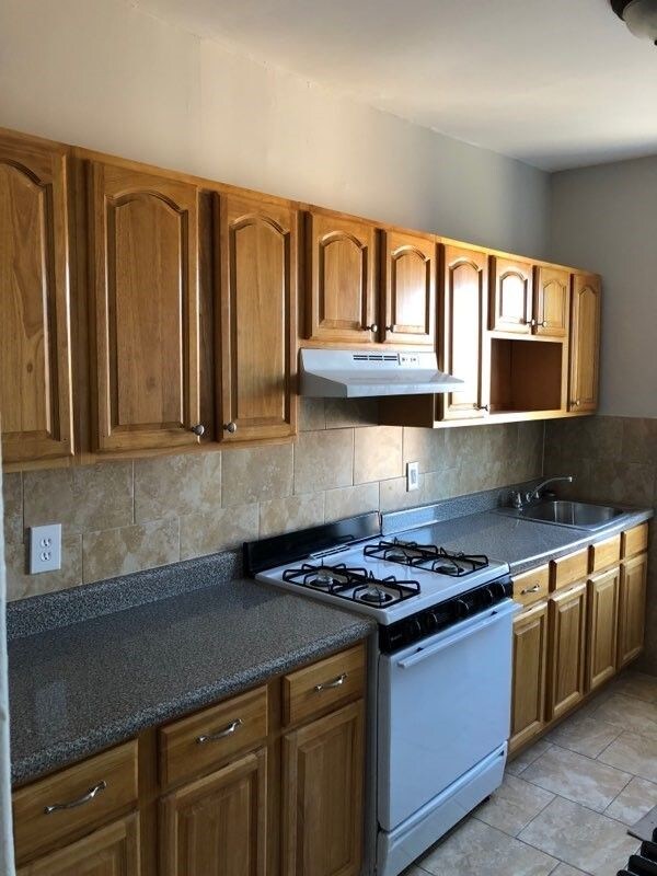 Building Photo - 671 Lincoln Avenue Apt. 410