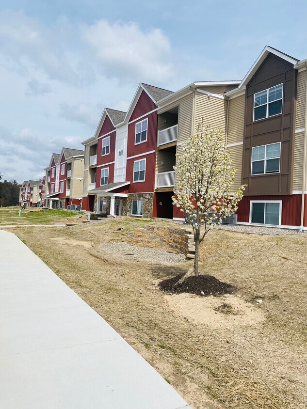 Lamoreaux Farms 3105 10 Mile Rd NE Rockford, MI Apartments for Rent