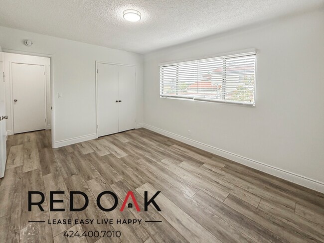 Building Photo - 11734 Menlo Ave