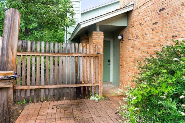 Building Photo - 3222 Tamarron Blvd