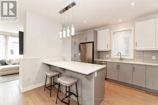 Photo du bâtiment - 250 Soprano Ave