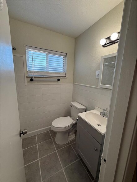 Foto del edificio - 7919 Bison Ave