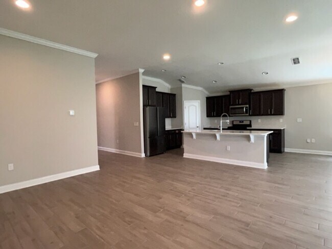 Foto del edificio - 4 bed/3 bath Beautiful Home with Amenities!