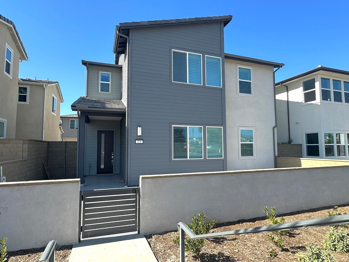 Foto principal - 5 Bedroom SFR in Irvine