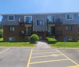 Building Photo - 176 Maple Ave