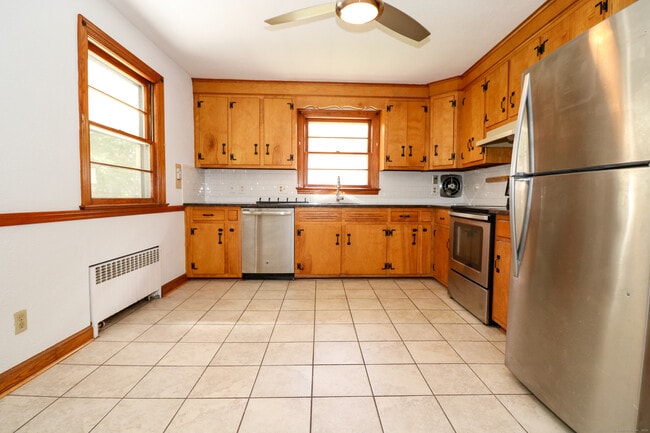 Foto del edificio - 408 Shelton Ave