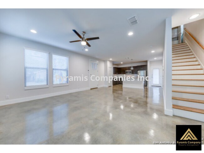 Foto del edificio - 2BR, 2FB, 1HB
