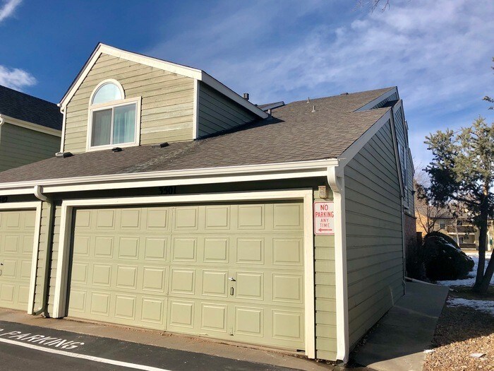 Primary Photo - Stunning Duplex in Denver