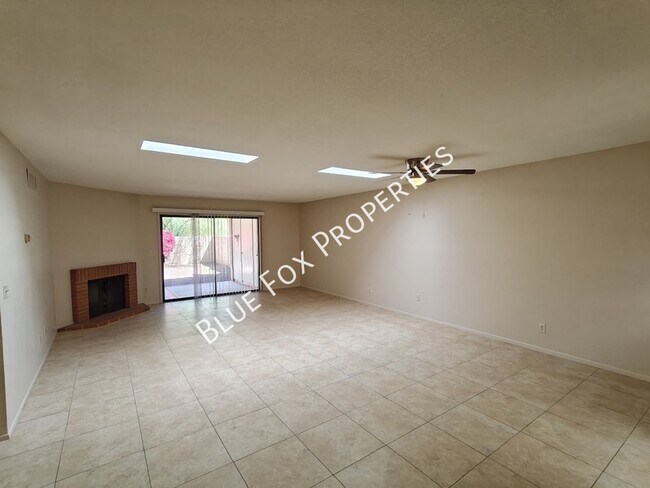 Foto del edificio - 8305 N Midnight Way
