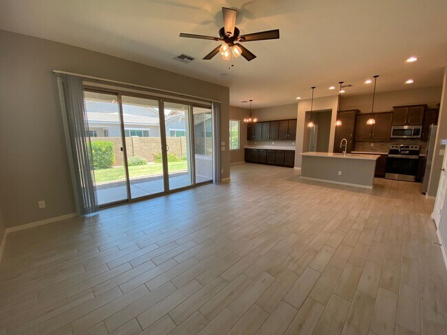 Building Photo - Coming Mid July!