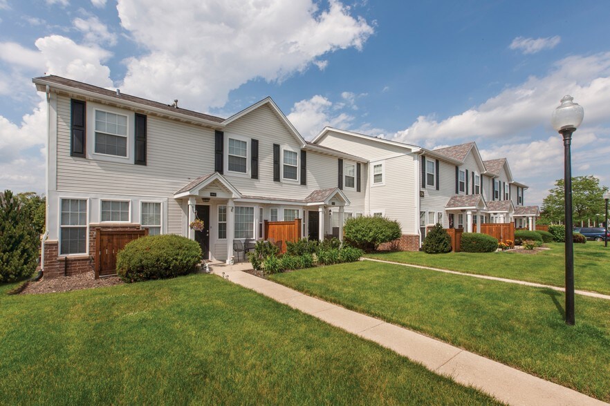 Lakeview Townhomes at Fox Valley Rentals Aurora, IL