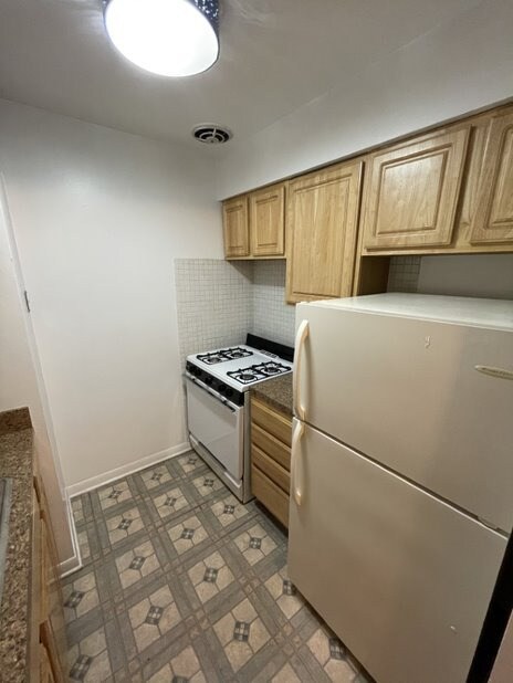 Foto del edificio - 541 W Oakdale Ave