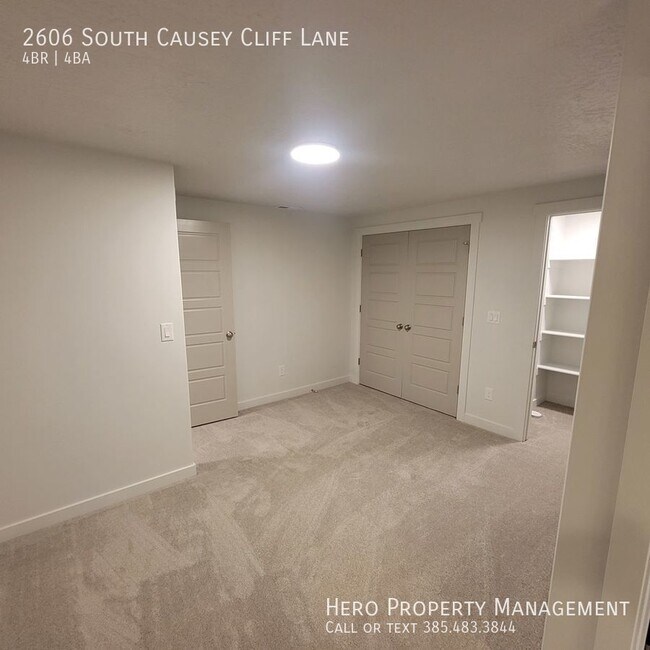 Building Photo - Gorgeous Townhome!!!