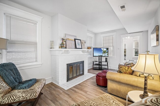 living room sitting area - 5 N Newport Ave