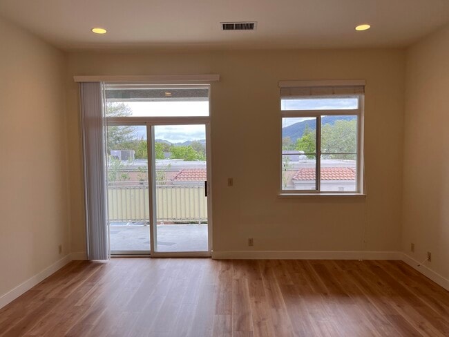 Building Photo - 654 N Santa Cruz Ave