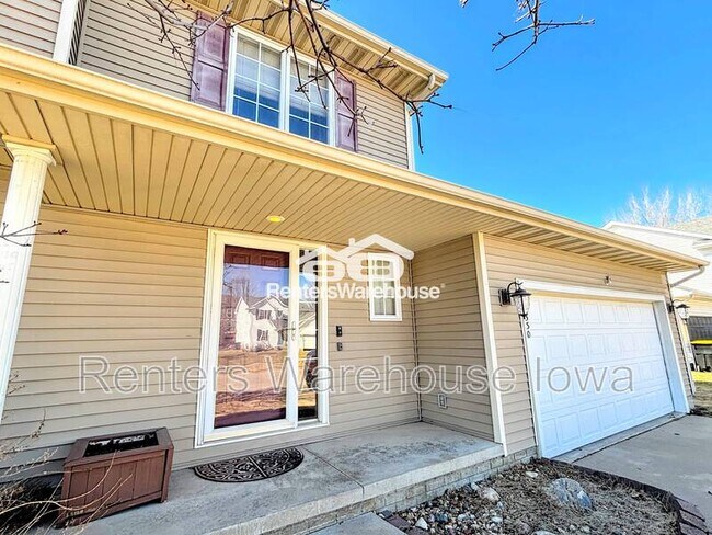 Building Photo - 330 NE Cardinal Ln