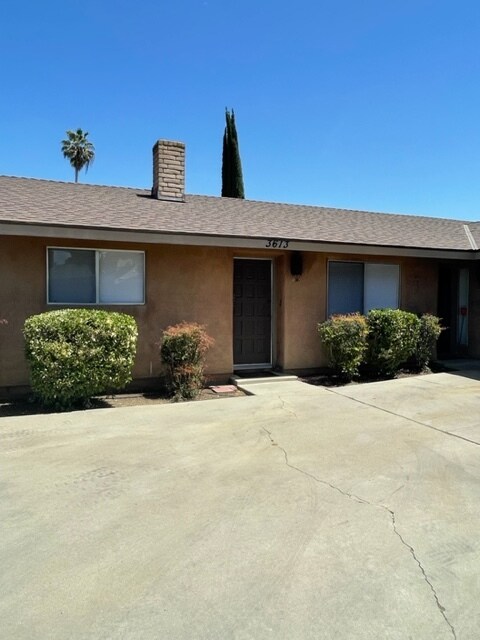 Primary Photo - 3613 W Colonial Ave