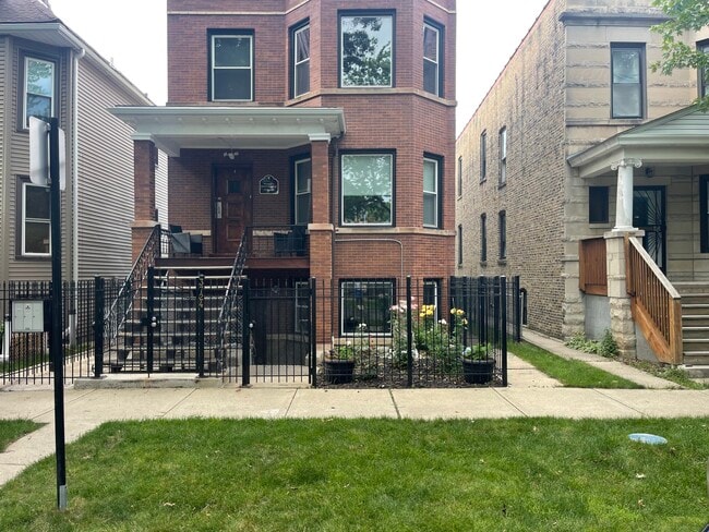 Building Photo - 3724 W Lyndale St