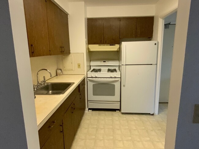 Building Photo - 1201 Island Dr