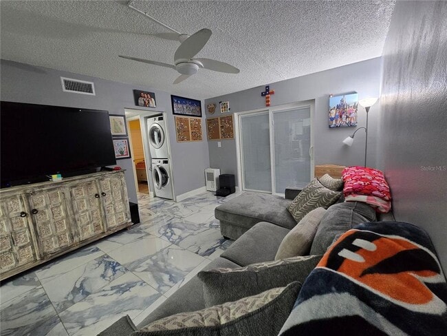 Foto del edificio - 19505 Quesada Ave