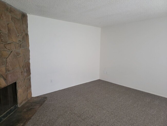 Foto del edificio - Spacious Spanaway rambler with covered patio and fenced yard.