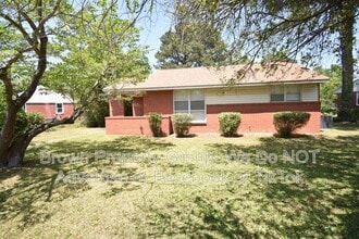 Building Photo - 486 McBain Dr