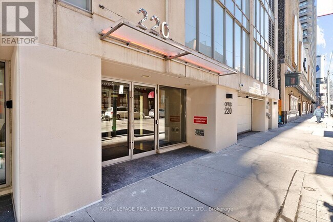 Photo du bâtiment - 220 Victoria St