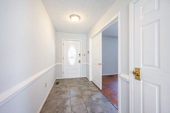 Building Photo - 7800 Tamarind Dr