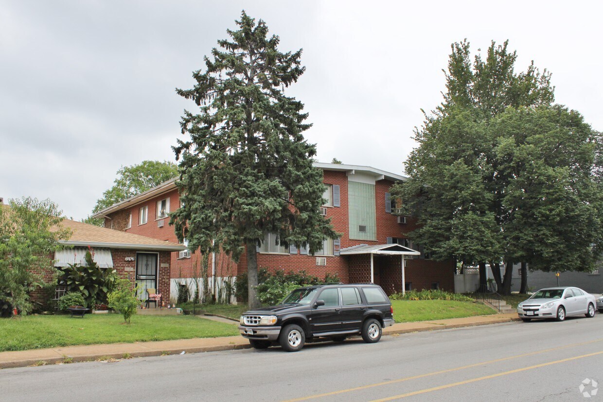 Building Photo - 3628 Morganford Rd
