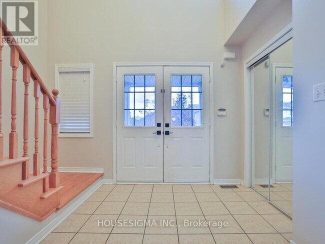 Building Photo - 21 Milkweed Crescent