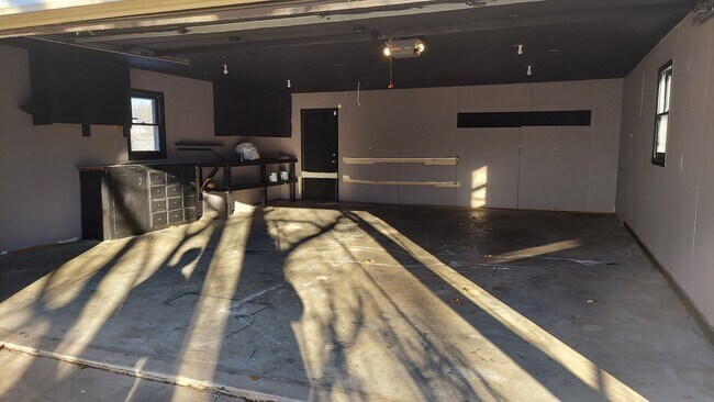 Building Photo - 330 S All Hallows Ave