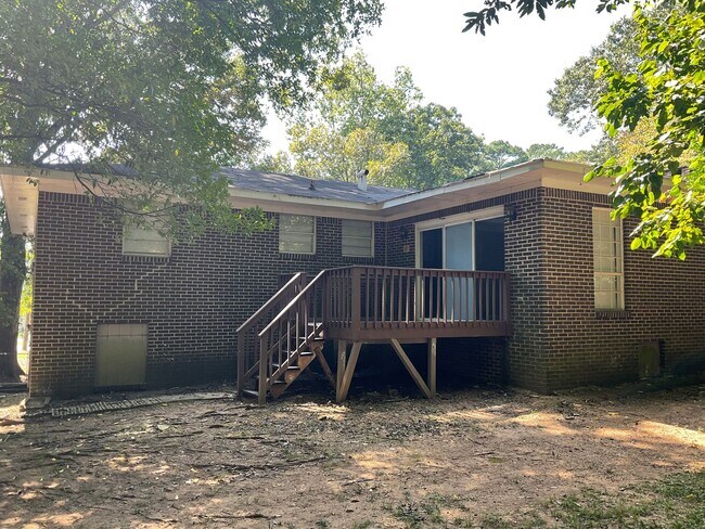 Building Photo - BACK ON THE MARKET!