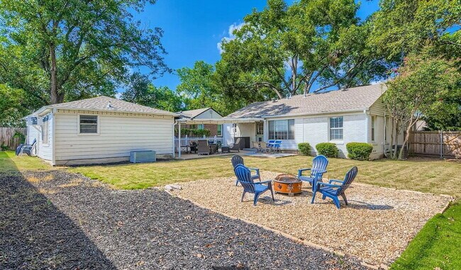 Foto del edificio - Updated Garland Home