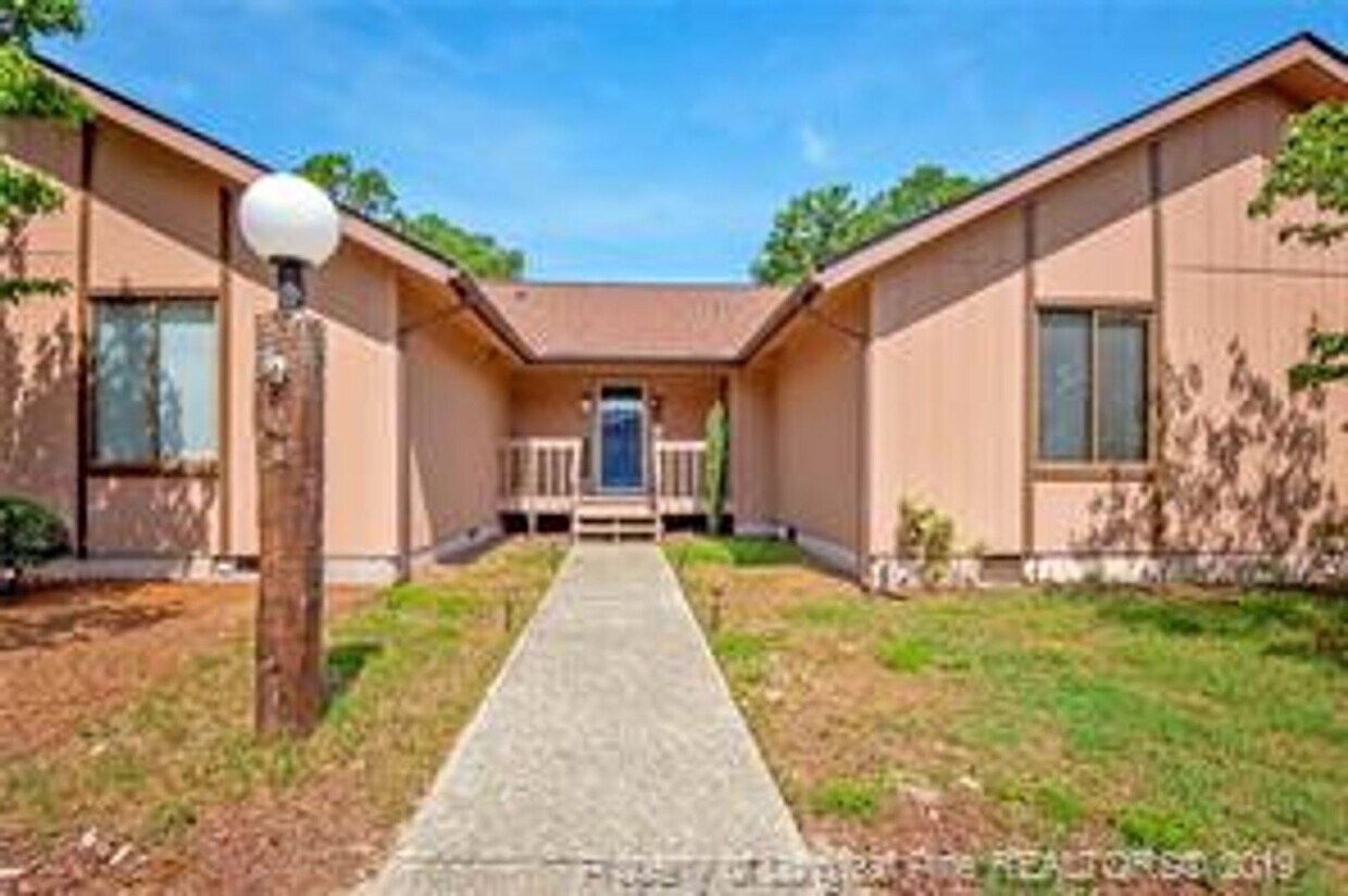 Primary Photo - Gates Four Townhouse