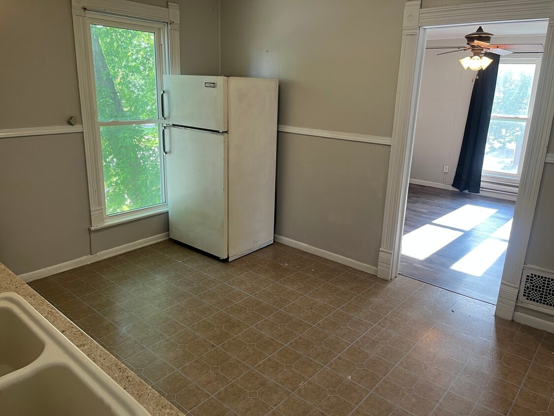 Kitchen - 206 S Monroe St