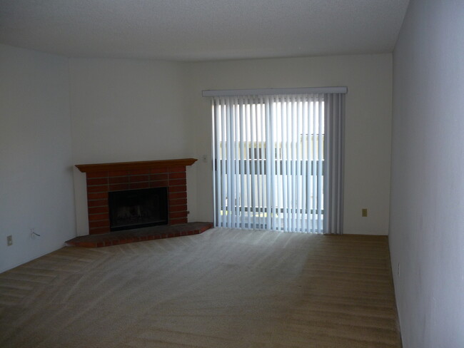 Building Photo - 2 Bed/2.5 Bath Condo at College Park Townh...