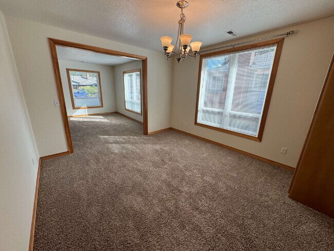 Foto del edificio - 2 Bedroom / 2 Bathroom Home with Loft & St...