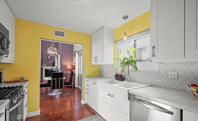 Building Photo - 12938 Valleyheart Dr