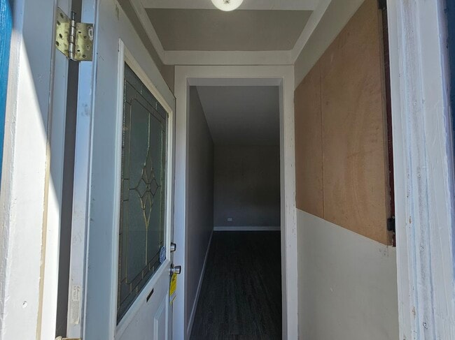 Building Photo - 45735 Lewis Ave