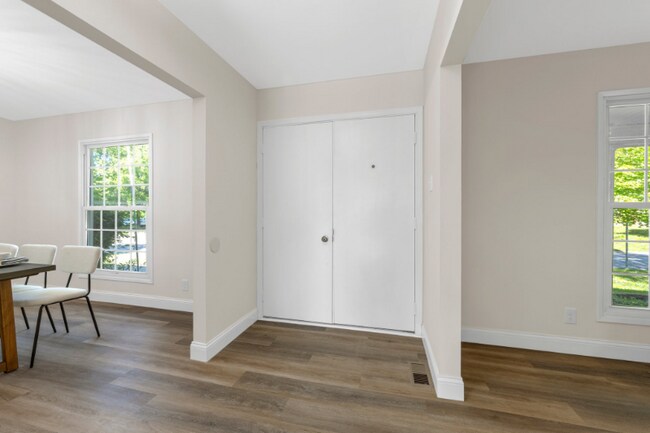 Foto del edificio - 2 Oak Point Ct