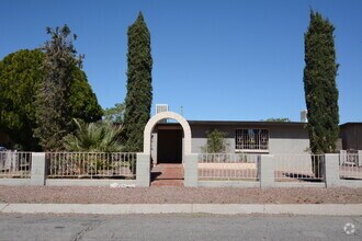 Building Photo - 1811 E Oregon St