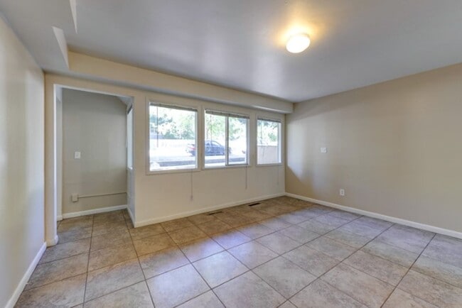 Building Photo - 1000 11th St